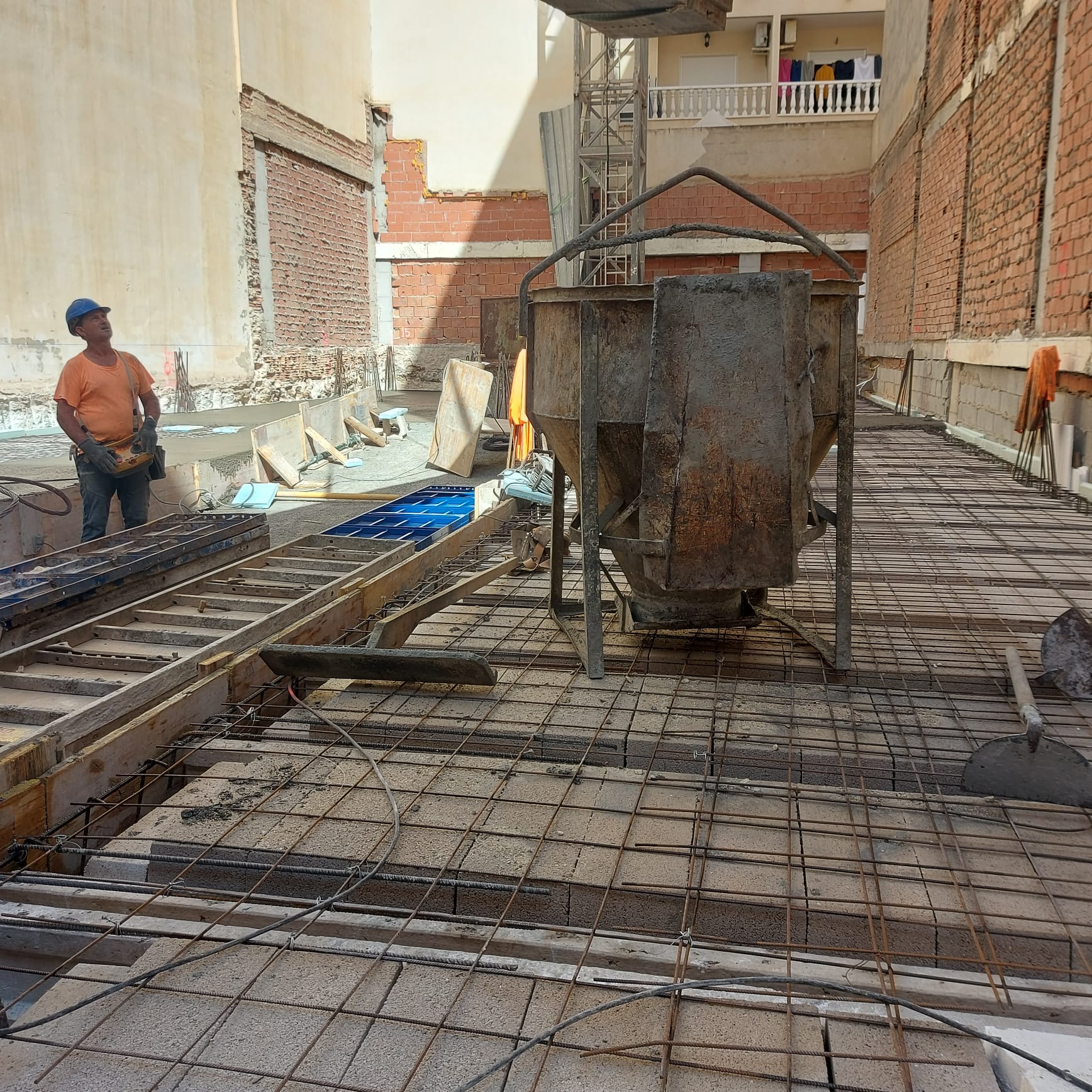 Started building "EDIFICIO T1"